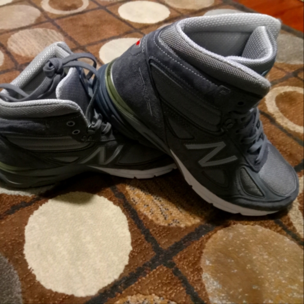 BRAND NEW PAIR NEW BALANCE 990 V4 MID